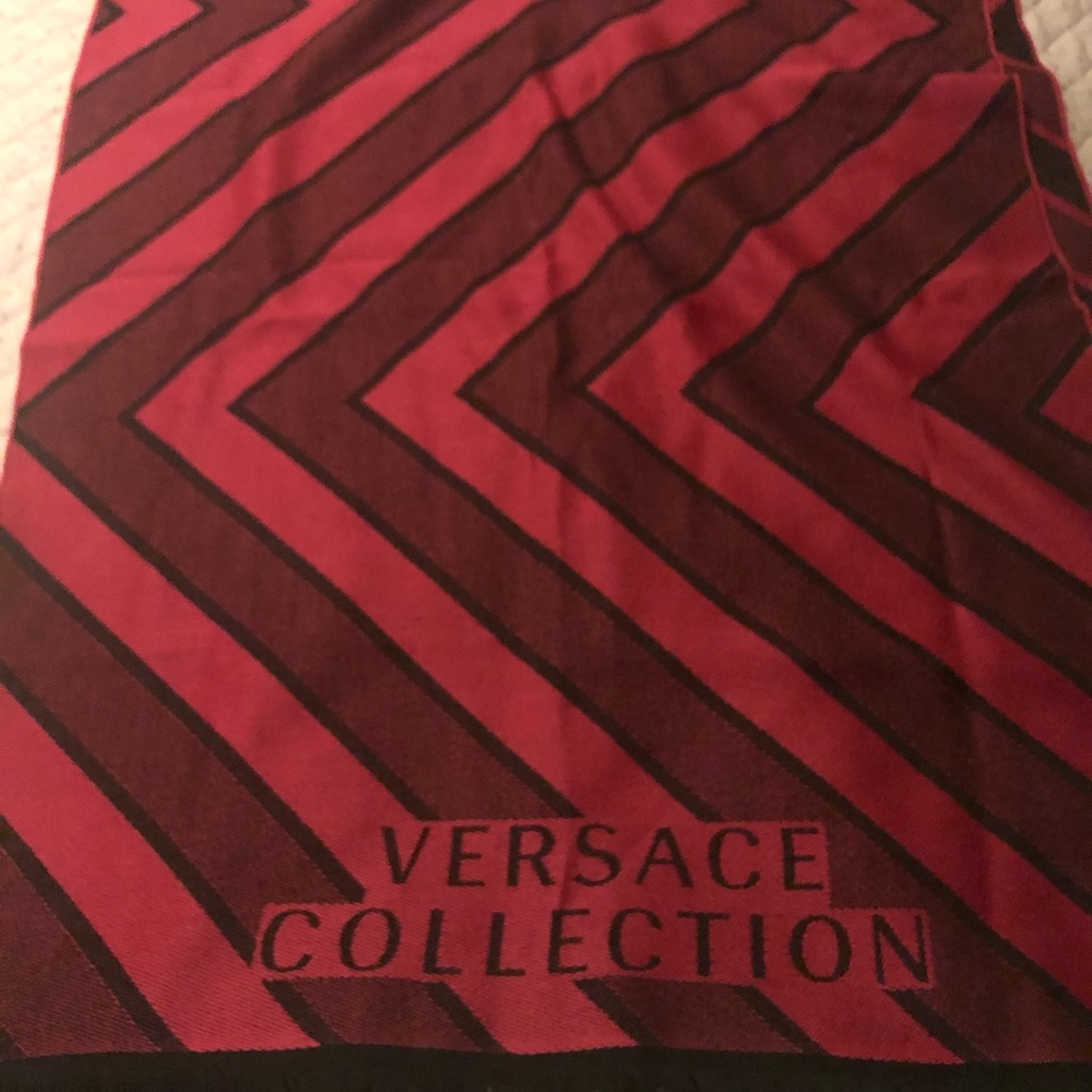 Scarfs - Picture 2 of 4